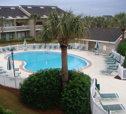One of five available pools is directly behind unit
