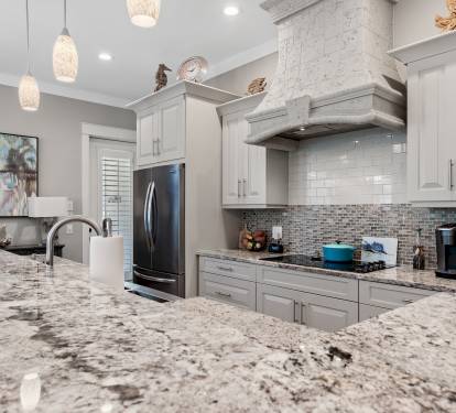 Kitchen, marble countertops, all stainless appliances, large built-in ice maker