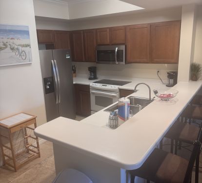 Kitchen / Snack bar area