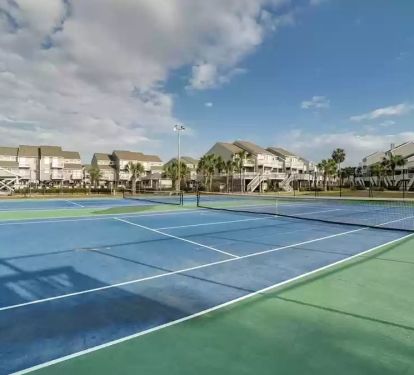 Tennis/pickleball courts 