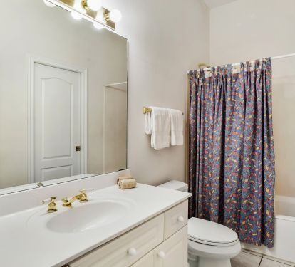 Bath off 3rd BR