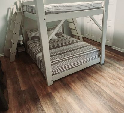 Custom queen bunk beds in guest bedroom.