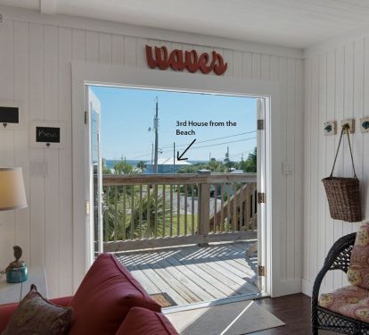 We are the 6th house from the Beach...the house with the arrow is 1/2 way 