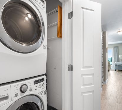 Full Size Washer/Dryer Utility Closet
