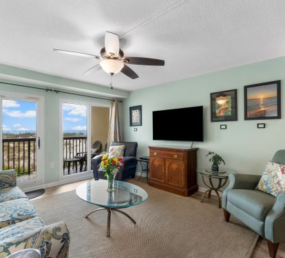 Living room with Queen size sleeper sofa.