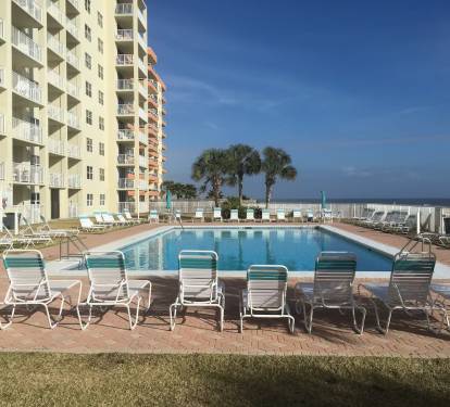 Large pool with ample seating with 6' deep end