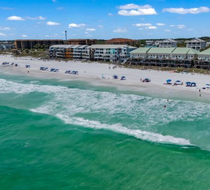 Condo just by the Beach !