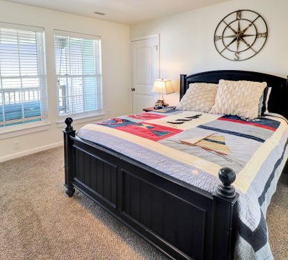 Upper Level Primary Bedroom (Queen)