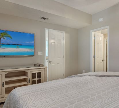 Guest King bedroom with shared attached bath