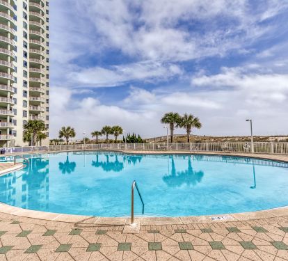 Largest Pool on Island