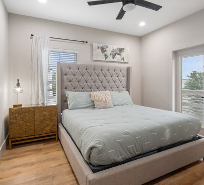 King suite with private bathroom and balcony access