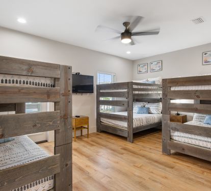 Bunk room can sleep up to 10 guests