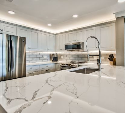 Gourmet eat-in kitchen with breakfast bar