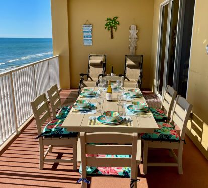 Outdoor dining at it's finest.