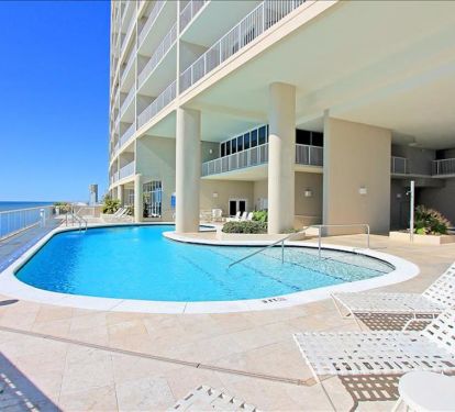Amazing Pool, heated when cooler temps outside