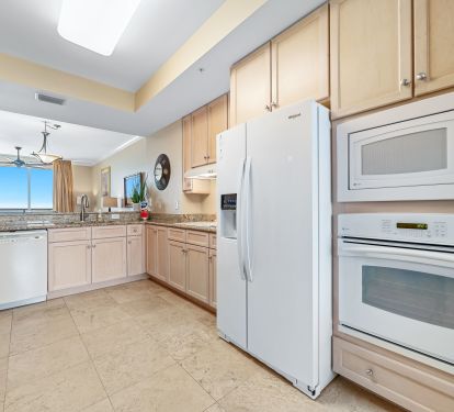 Well Appointed And Spacious Kitchen With Granite Countertops, Stainless Sink