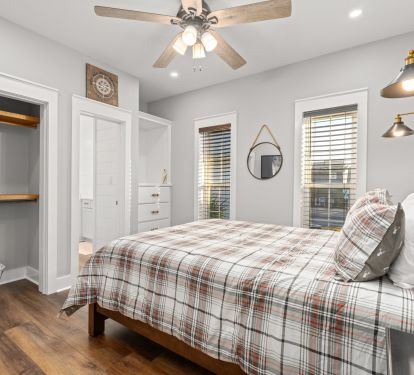 First Mate Quarters has a GULF VIEW!  Queen bed, TV, Jack n' Jill Bathroom 