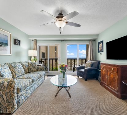 Living room with Queen size sleeper sofa.