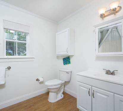Spacious bathroom 