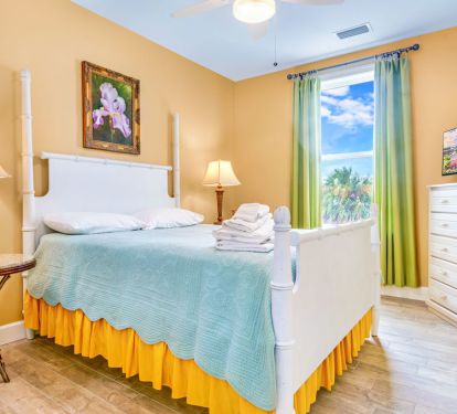 Master with queen bed