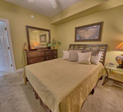 Direct access to guest bath!