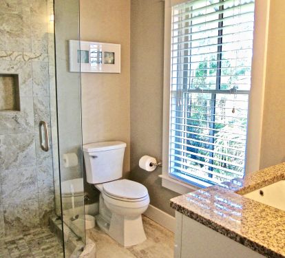 2nd floor Full Bath in the Guest house shared by 2 Double Bedrooms