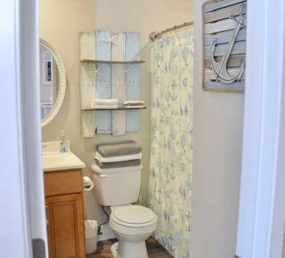 2nd Bathroom-Can be private for 2nd bedroom