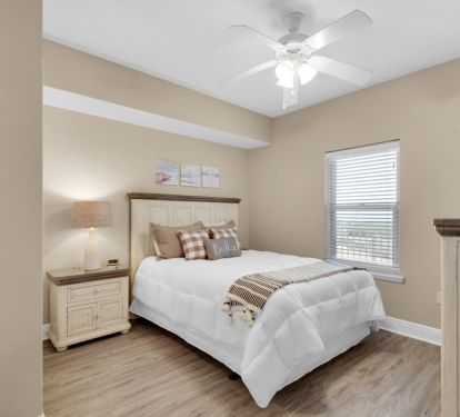 QUEEN BEDROOM
