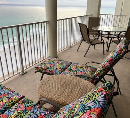 Large Balcony with amazing view