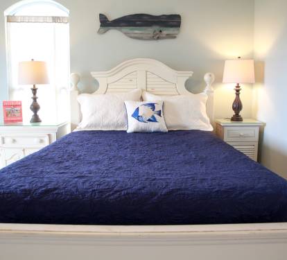 Queen bedroom on 2nd level