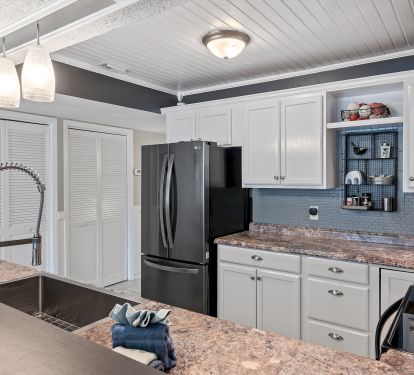 Large, fully equipped kitchen