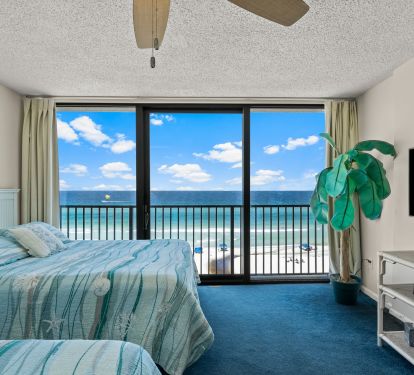Second bedroom, two Queen beds and floor to ceiling glass. Flat screen tv
