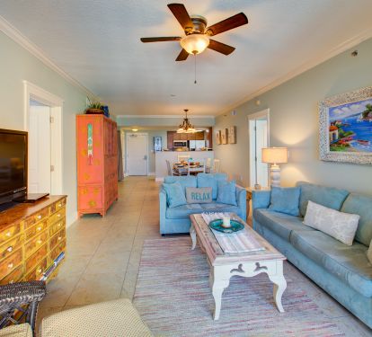Doors on both sides of spacious condo to master suites; bunk rm across fr kitchen.