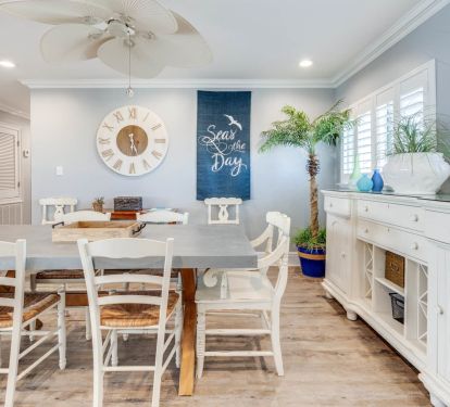 Dining space for 6