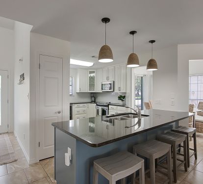 Plenty of room at the kitchen island.