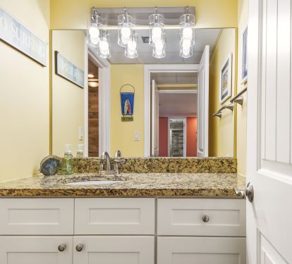 2nd Bathroom off Surfer bedroom