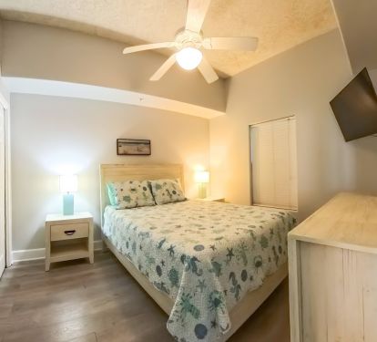 3rd Bedroom (Queen Bed) with Bathroom