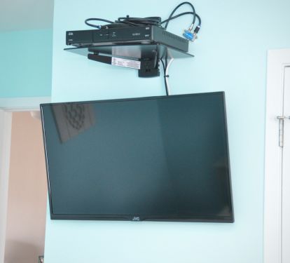 TV/DVD player in 2nd Bedroom