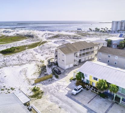 Stylish Townhome-Beach Access_1