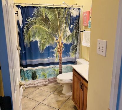 Bathroom on main level that connects to king bedroom and common area. 