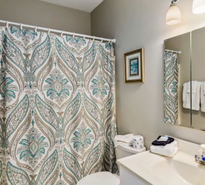 Upstairs hall bath