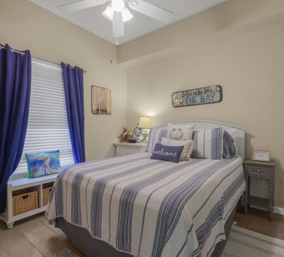 Guest bedroom with queen size bed