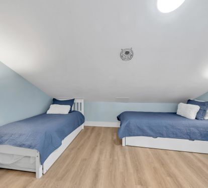 2 trundle beds in the loft bedroom