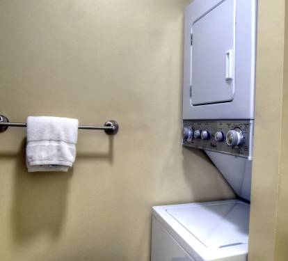 Washer/dryer provided in unit