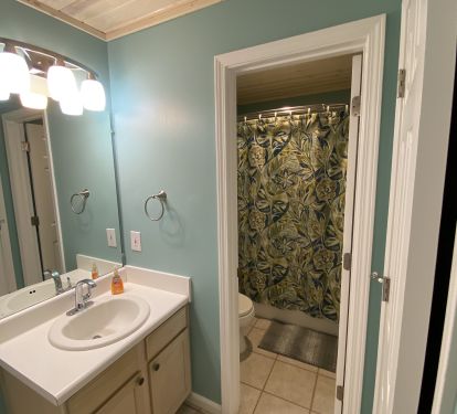 Upstairs 2nd bathroom - tub/shower combination