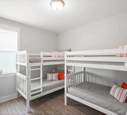 Bunk Bed Room with 2 Bunk Beds