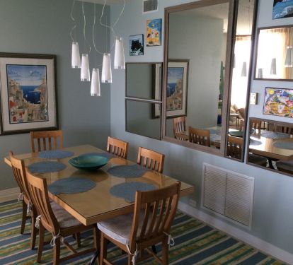 Dining room comfortably seats 6 and offers awesome views