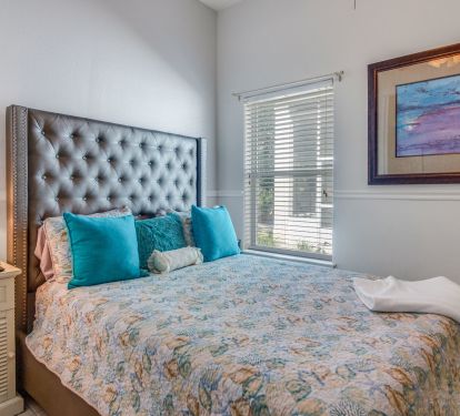 BR 4 has queen bed &amp; television