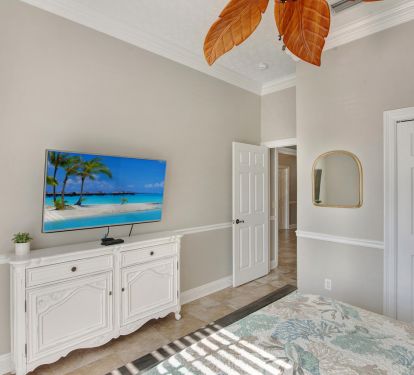 Queen bedroom