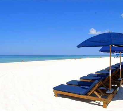 Beach Service- 2 padded loungers and an umbrella included with rentals Mar-Oct.